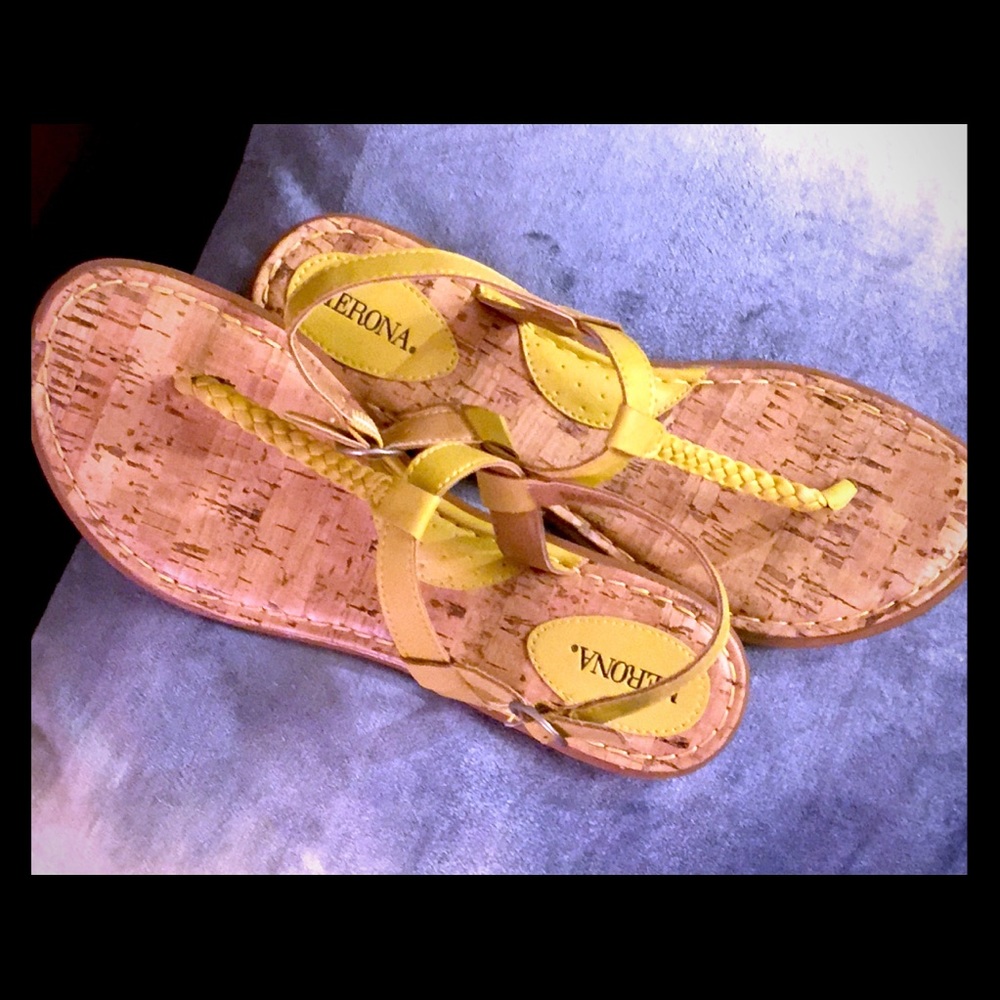 Merona women's yellow leather sandals